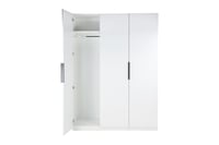 Bola_kaappi3_c_ilmantaustaa